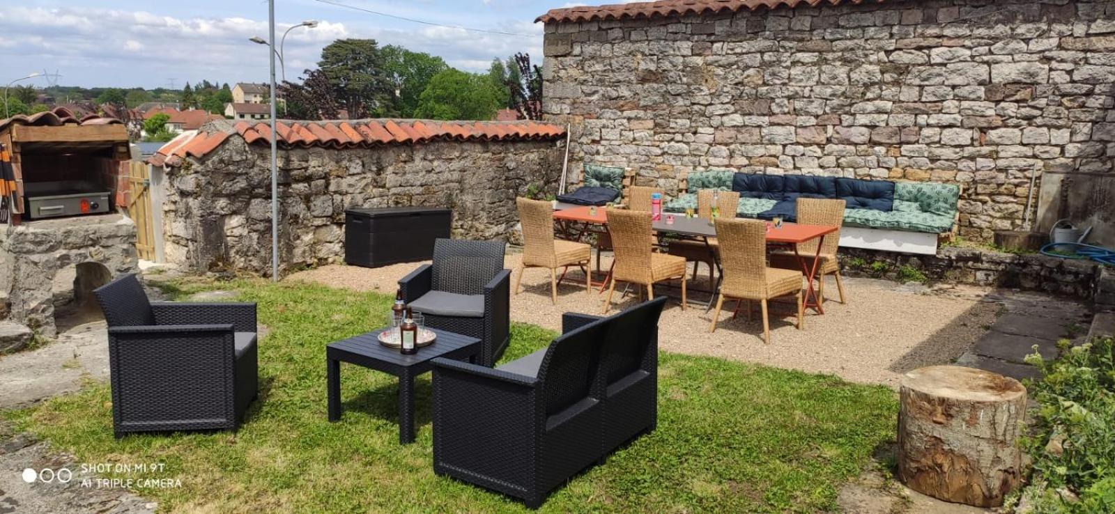 Maison De Charme Avec Jardin Casa de Férias Cousance